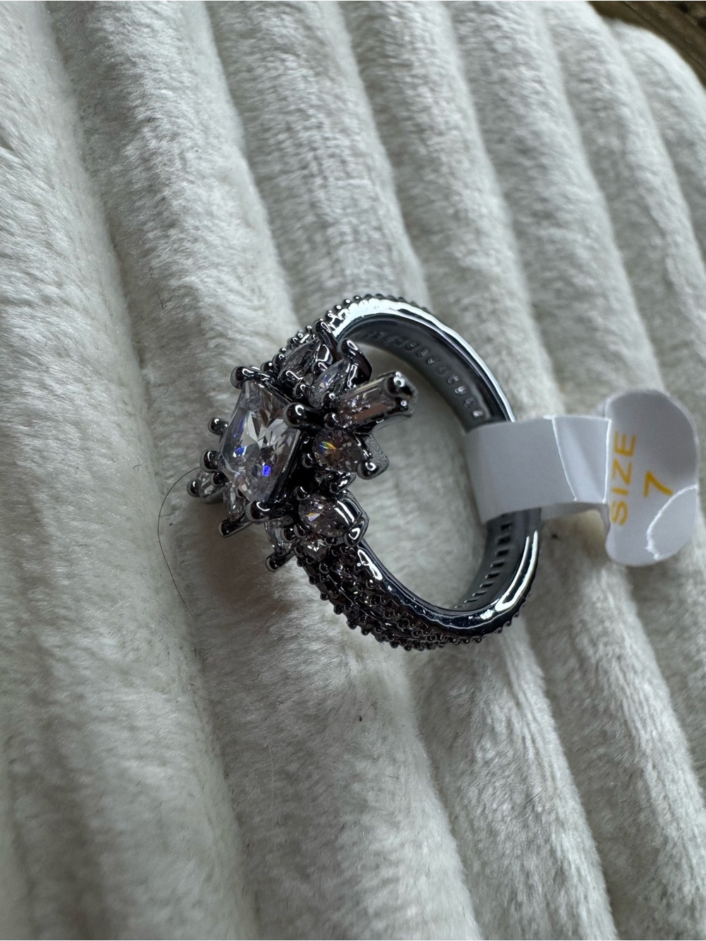 Torchlight Radiance - Lumina - Destash - Bomb Party Ring - Picture 2 of 2